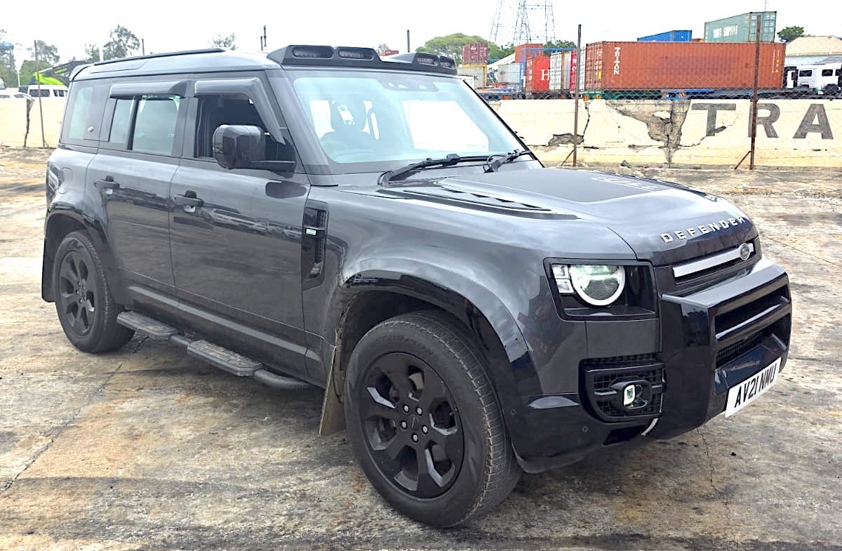 2021 LAND ROVER DEFENDER 110 D300 SE