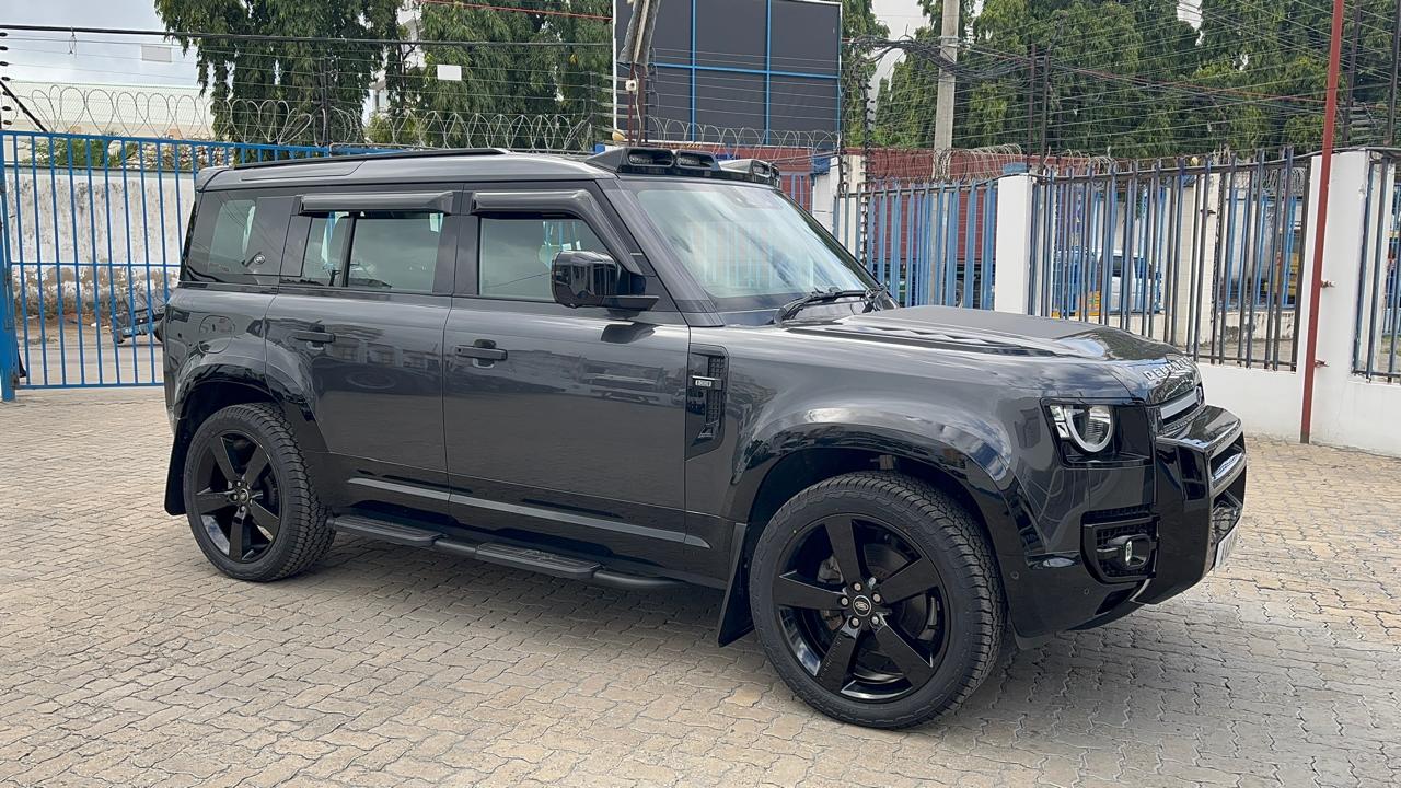 2021 LAND ROVER DEFENDER 110 D300 SE