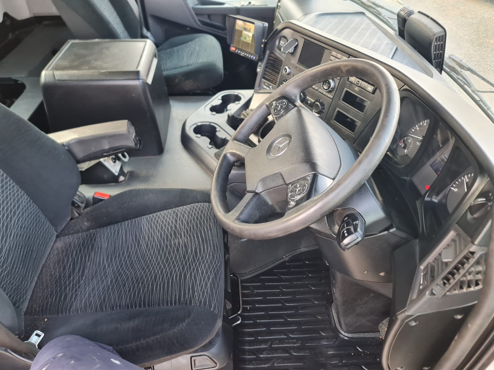 2018 MERCEDES BENZ AROCS 3240 8X4 TIPPER