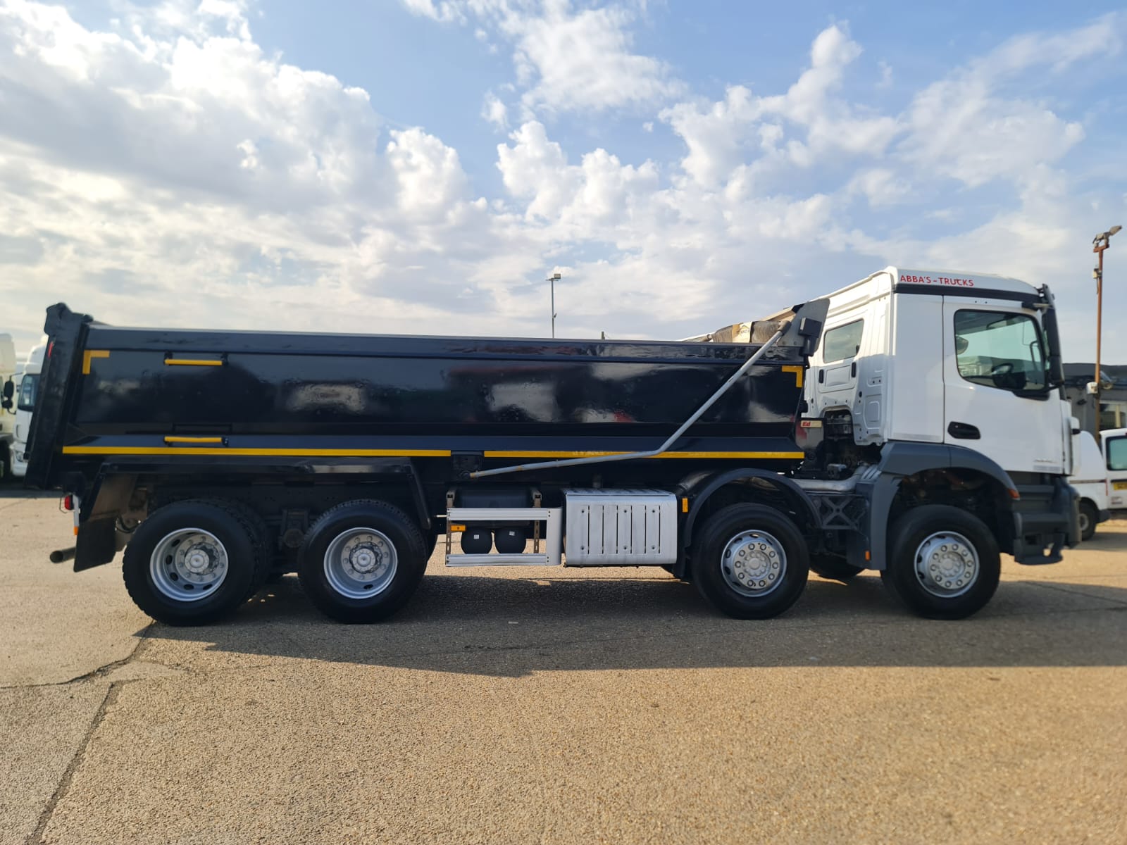 2018 MERCEDES BENZ AROCS 3240 8X4 TIPPER